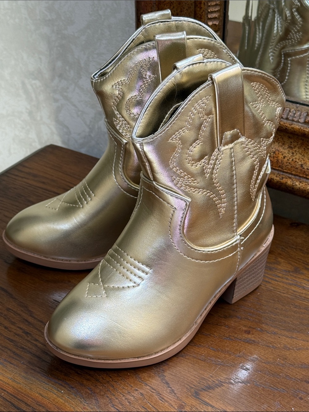 Link Metallic Gold Girls Western Ankle Boots. Size 9.